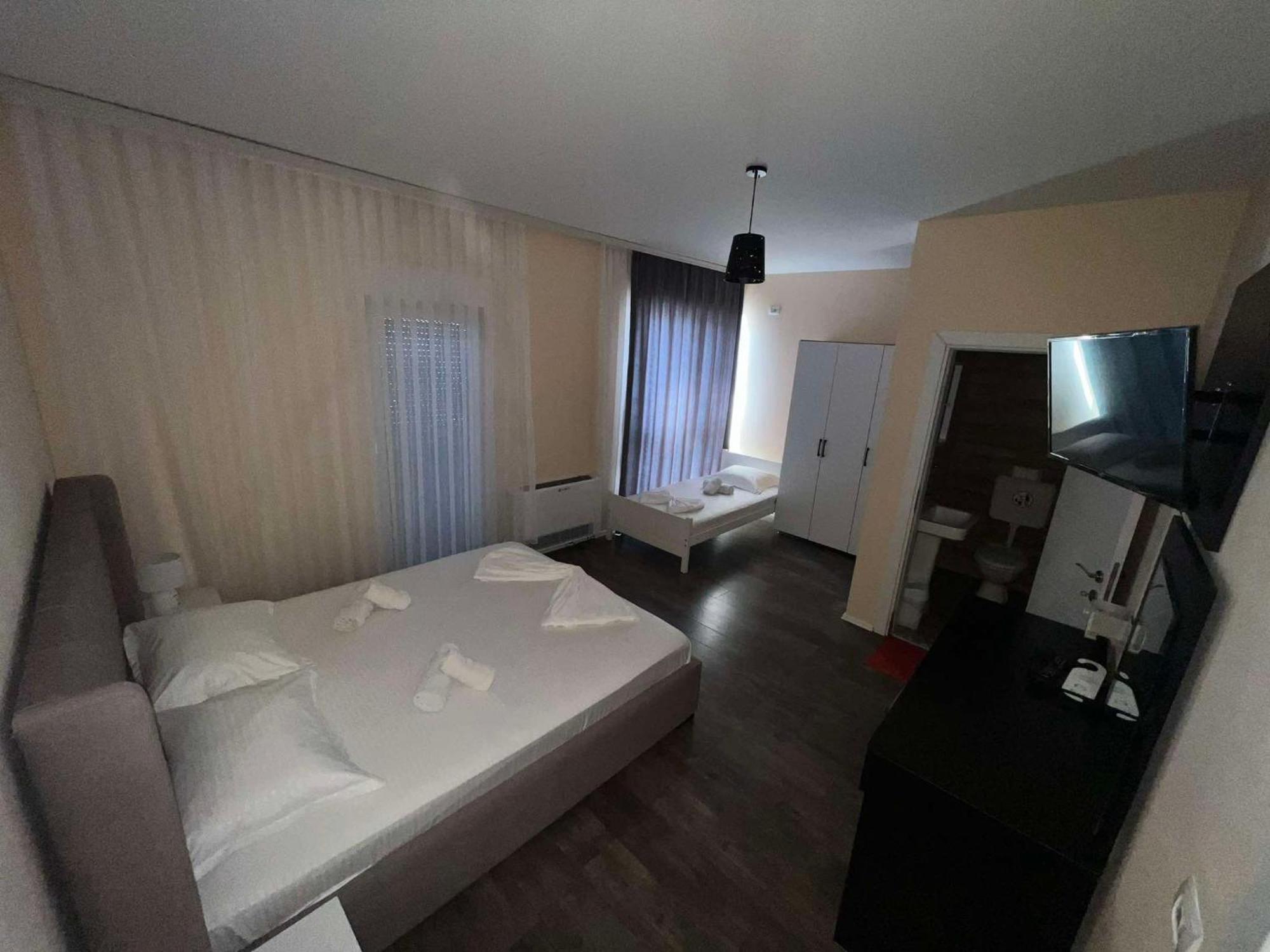 Hotel & Restaurant Frida Gjakova Εξωτερικό φωτογραφία